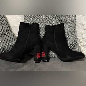 Charlotte Russe Black Ankle Boots with Red Rose Embroidery Sz 9 NEW